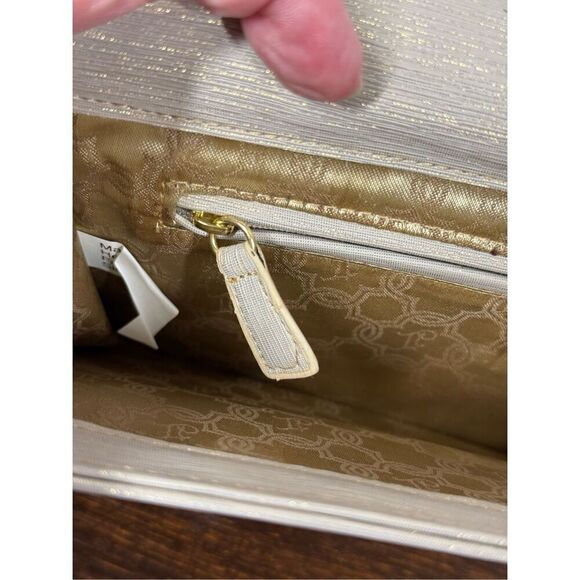 Vegan gold w/gold chain shoulder/clutch purse NWOT - Picture 6 of 7